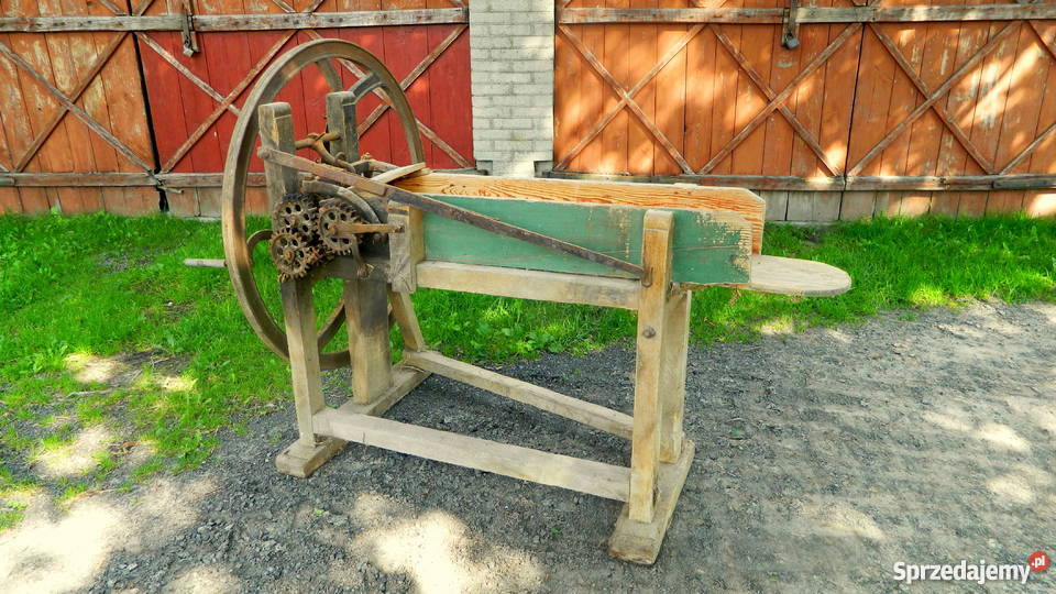 Zabytkowa sieczkarnia do słomy Architektura ogrodowa