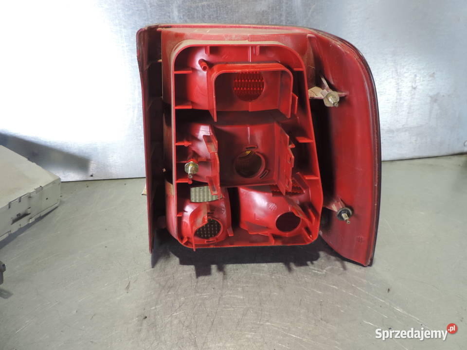 VW PASSAT B5 LAMPA LEWY TYŁ SEDAN Rok produkcji 1998