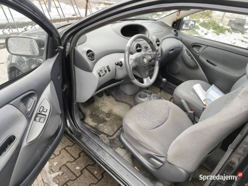 YARIS 13 BENZYNA KLIMA OKAZJA Rok produkcji 2000 wielkopolskie Ostrów sprzedam