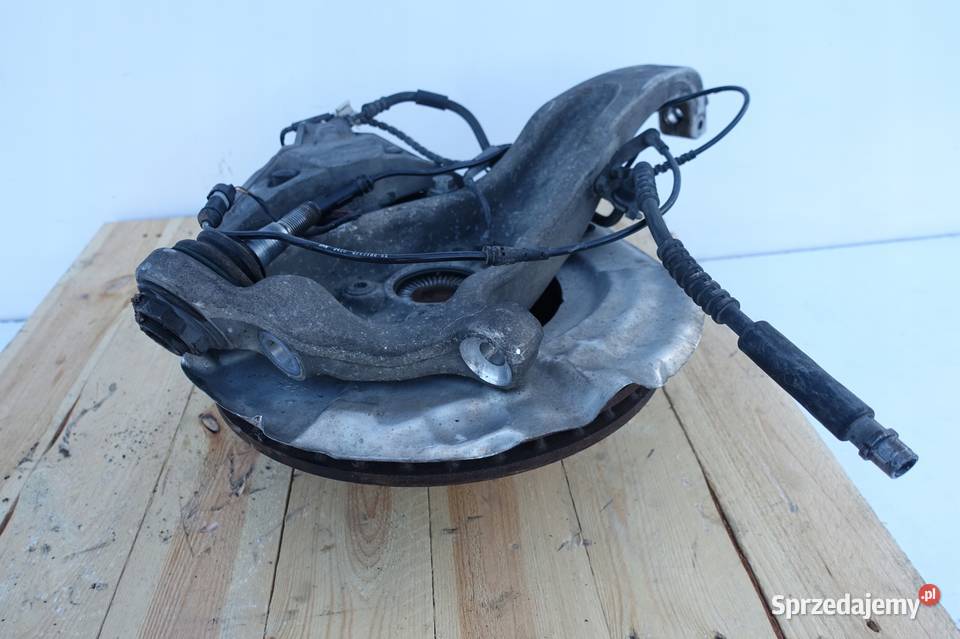 BMW F10 535 30 i PRZEDNIA ZWROTNICA piasta LEWY Pozostałe Rudka