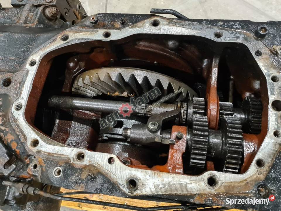 Tylny most Claas Arion 620 851B9 Byków