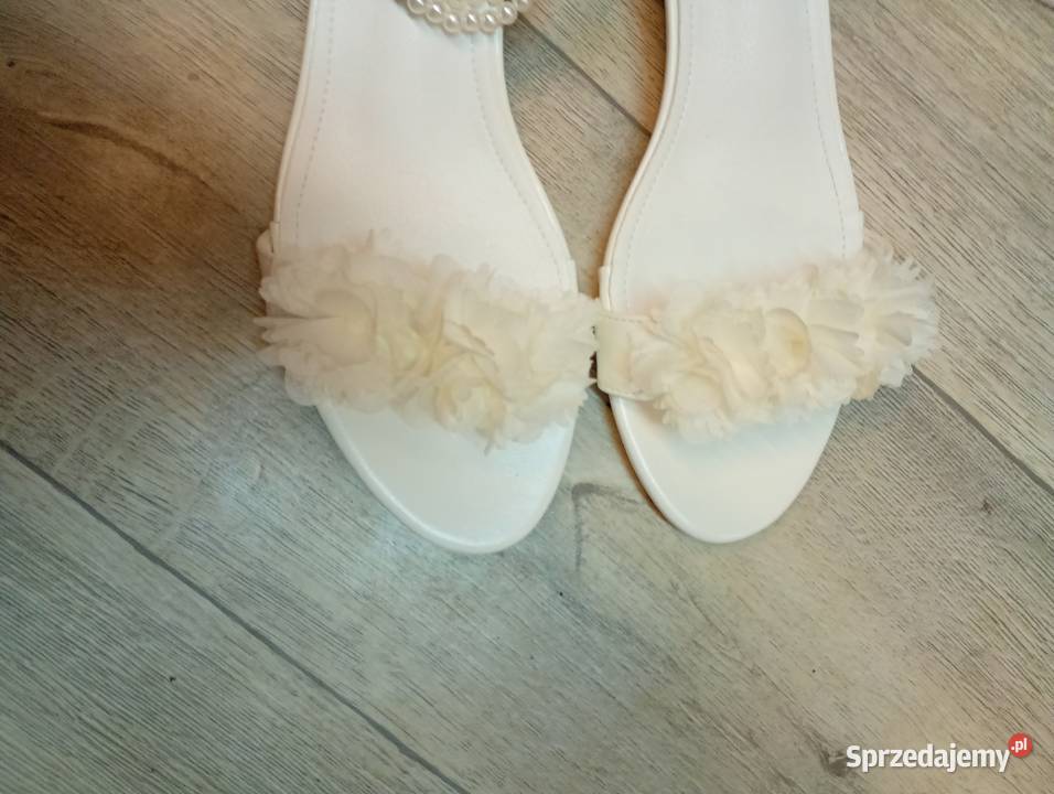 40 Białe bogato zdobione perłami sandałki 25.5cm Kraków