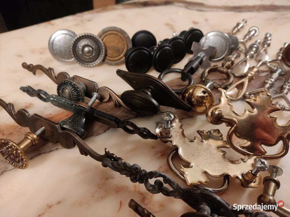 stare uchwyty meblowe z szyldem i bez 65 sztuk lubuskie Gorzów Wielkopolski