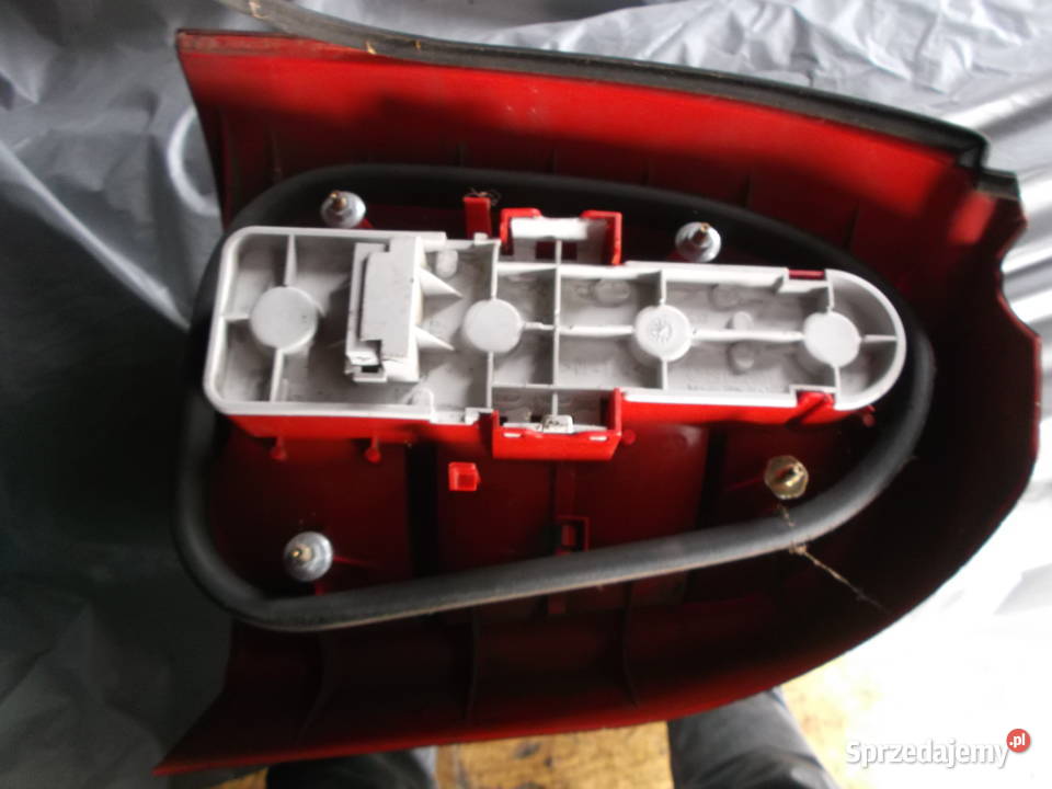 AUDI A4 ORYGINALNA LAMPA TYŁ TYLNA LEWA Z lampy tylne sprzedam