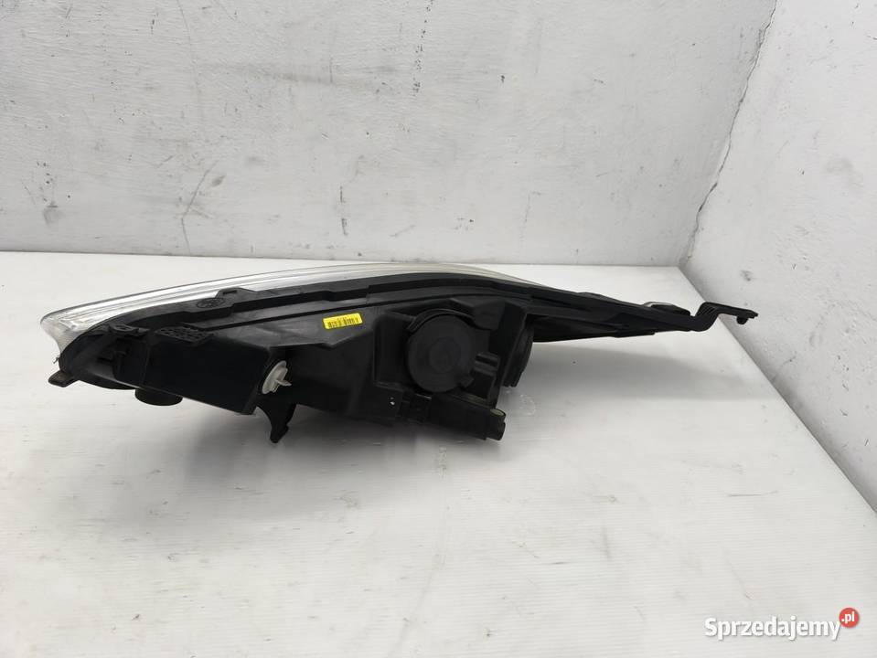 LAMPA PRAWY PRZÓD FORD FIESTA MK7 LIFT osobowe sprzedam