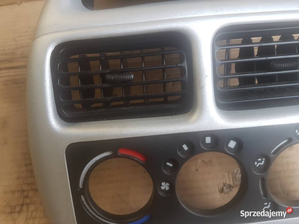 Suzuki Ignis FH 0003 ramka kratki nawiewu ramka Legnica sprzedam