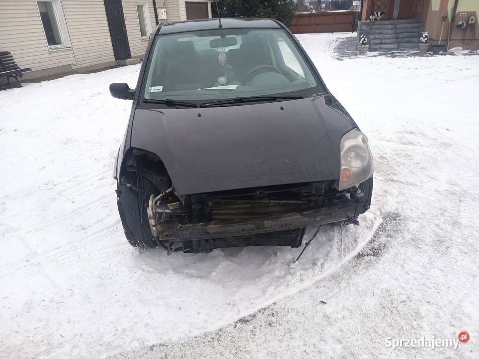 Ford Fiesta 13 Benz niski przebieg uszkodzony Radom sprzedam