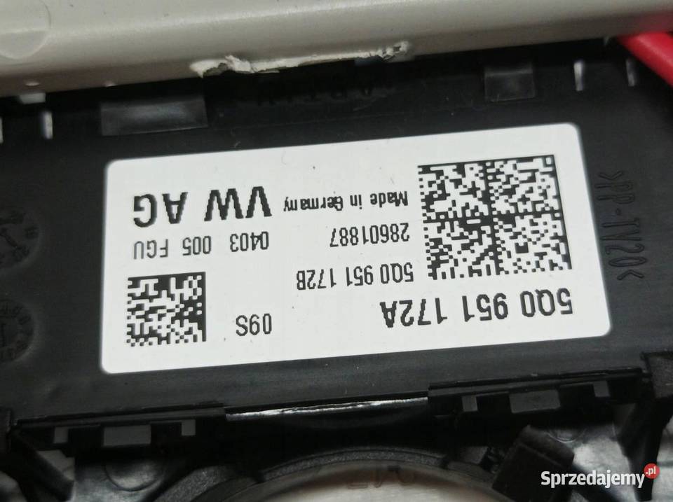LAMPKA PODSUFITKI KOMPLET 5E0868737B Skoda Karoq
