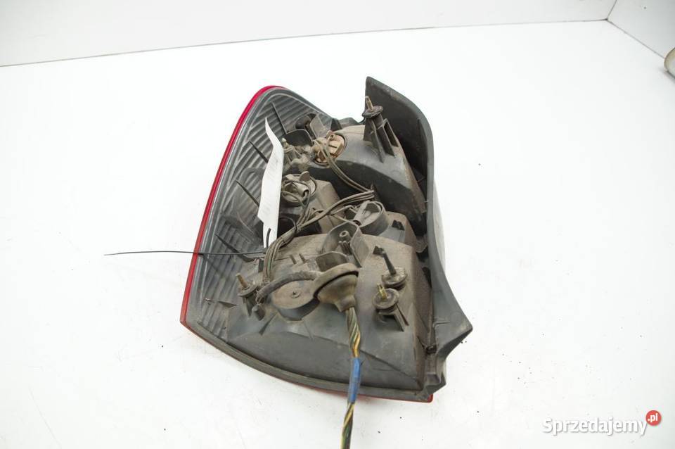LAMPA PRAWA TYŁ MAZDA 323F Lipno