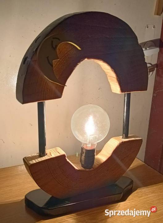 Drewniana lampka
