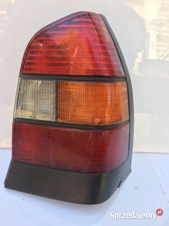 NISSAN PRIMERA PRAWA LAMPA TYŁ Ostroróg