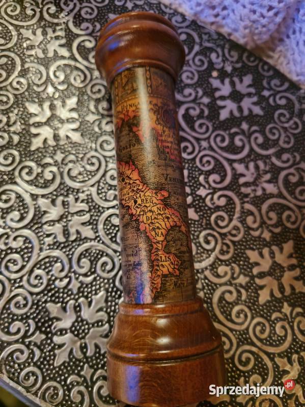 Drewniana zabytkowa solniczka dolnośląskie Jugów