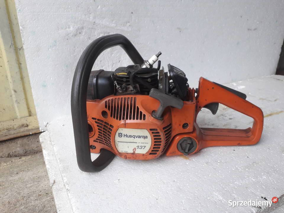 Piła spalinowa pilarka husqvarna 137 142