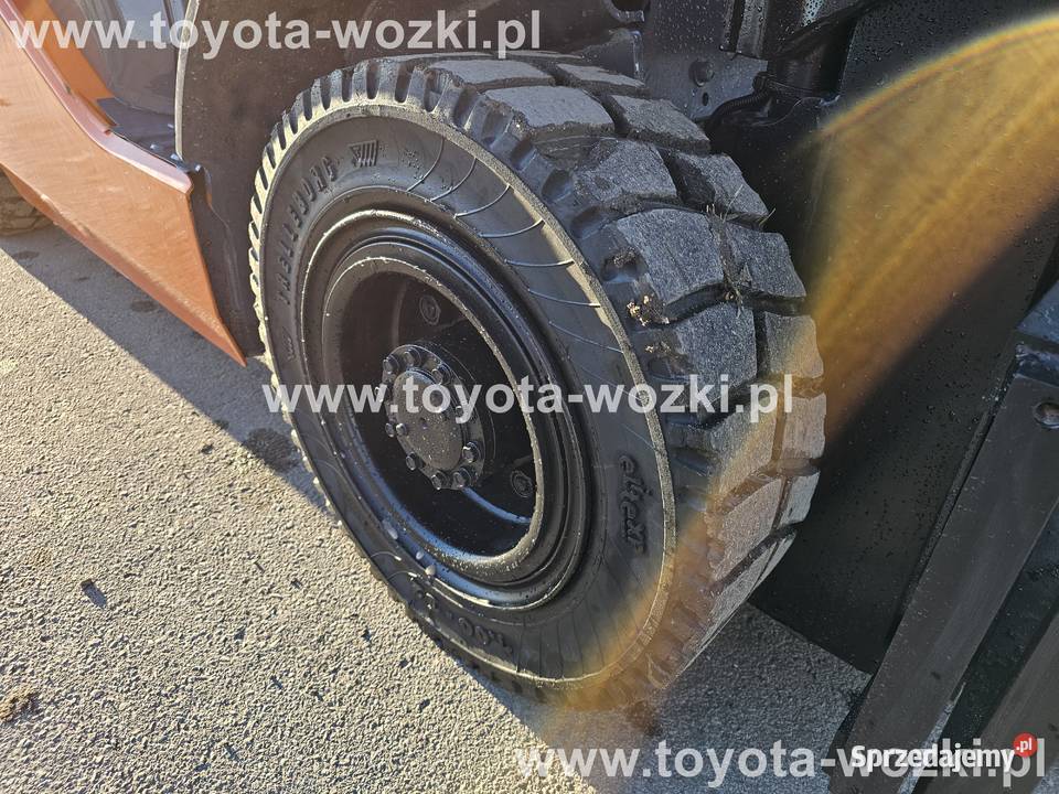 Wózek Widłowy TOYOTA 8FGF25 podnosi 3700 mm