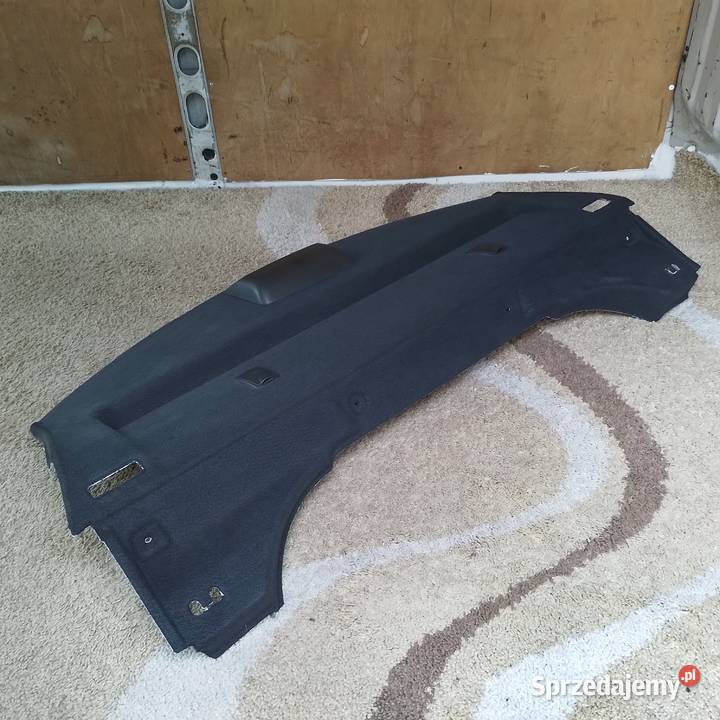 Półka tylna z światłem stop Toyota Avensis T25