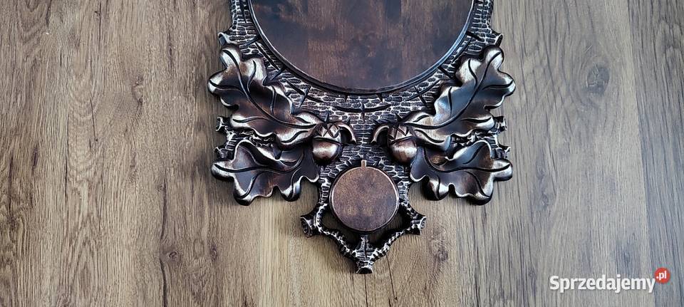 Rzeźbiona podkładka pod medalowy oręż dzika Odolanów
