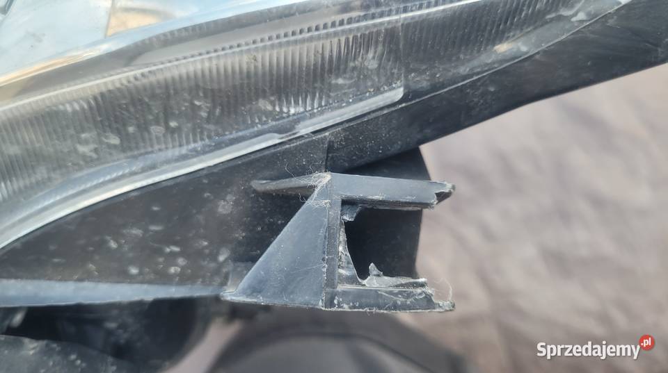 TOYOTA COROLLA E15 LAMPA REFLEKTOR LEWY PRZÓD