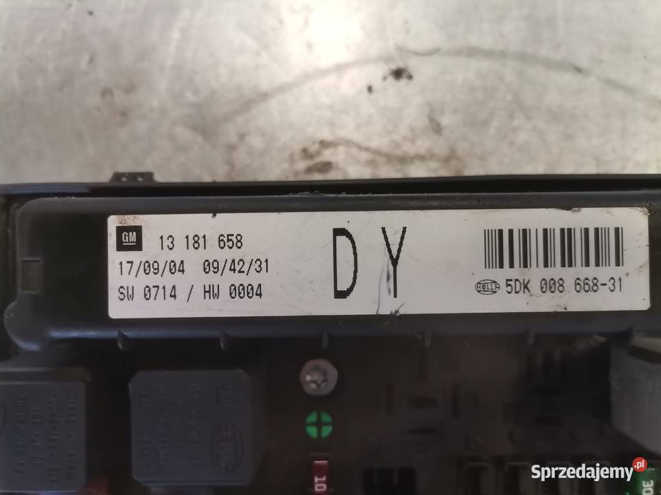 OPEL ASTRA J IV ZAFIRA B SKRZYNKA BEZPIECZNIKOW Rok produkcji 2004 Nowy Sącz sprzedam