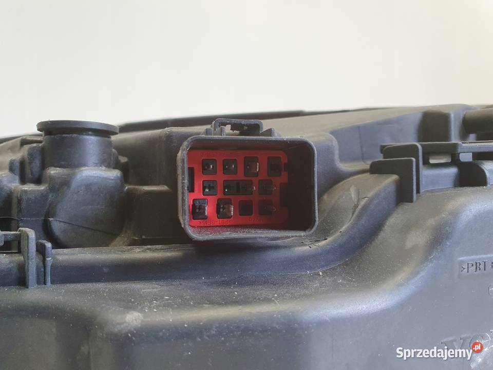 LAMPA PRAWA Volvo V70 III S80 II LIFT prawy