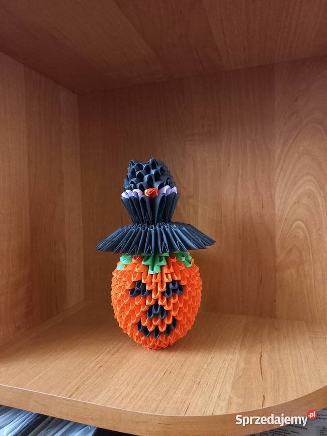 Dynia na Halloween z czapką czarownicy dekoracja