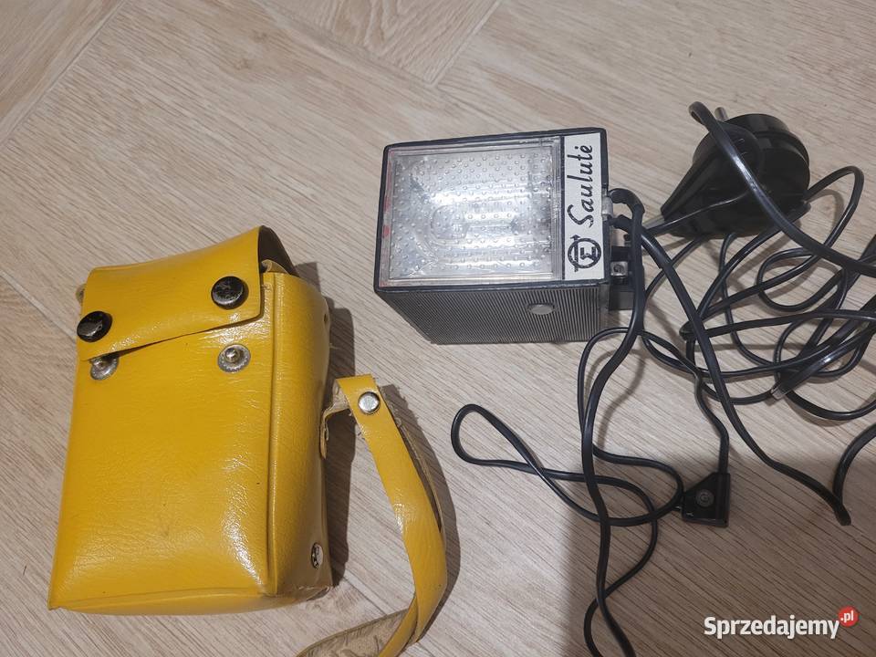 Sprzedam lampę błyskową Saulute z etui Zelów sprzedam