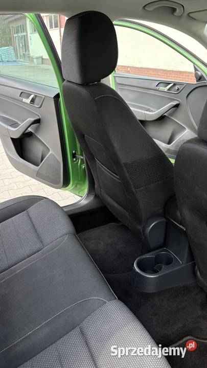 Sprzedam samochód skoda rapid 2015r