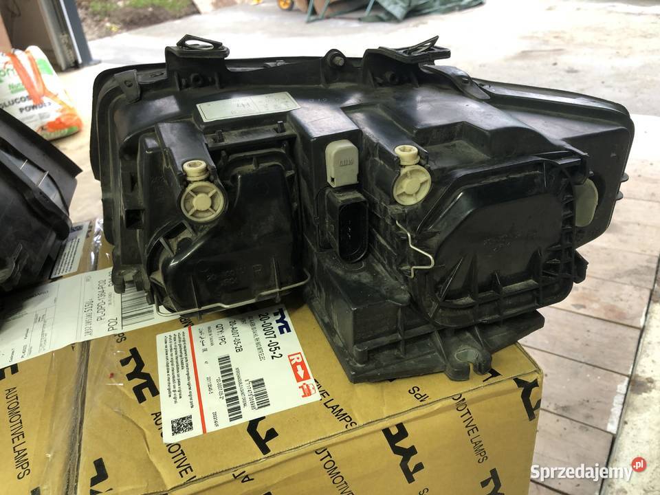 Reflektory Lampy Przednie Audi A4 B6 Kamionki sprzedam