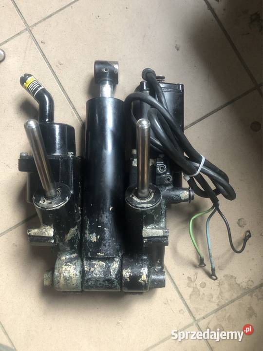 Mercury 135 2 t Power Trim Piła