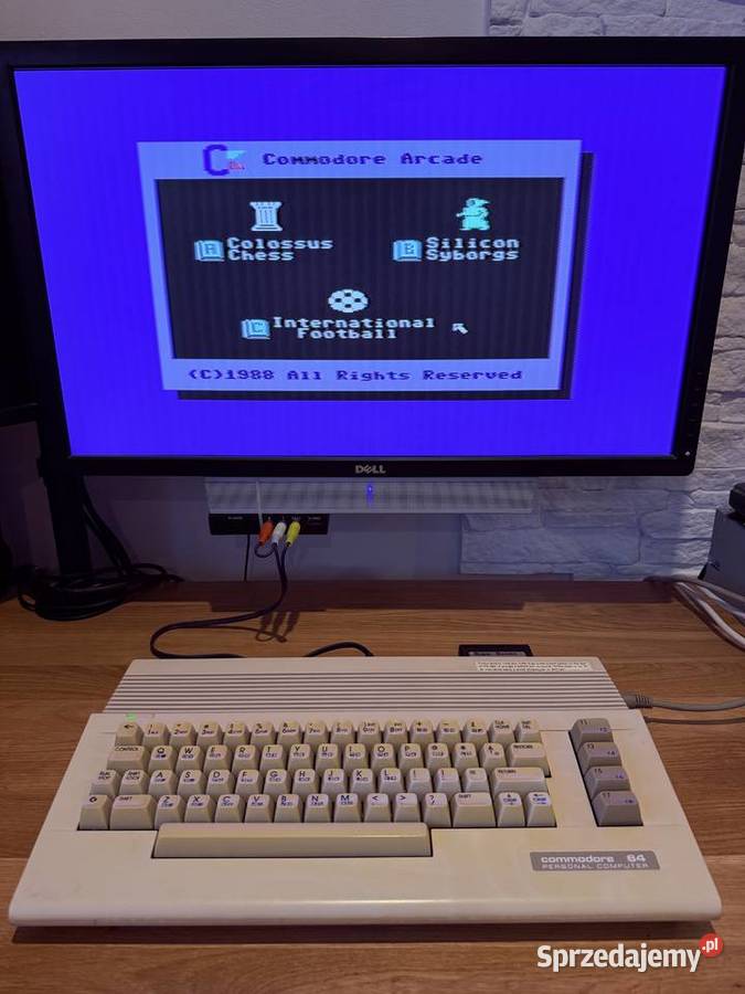 Commodore 64C sprawny kultowy retro komputer Warszawa