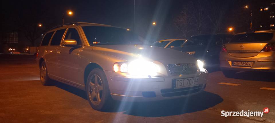 Volvo V70 24 D5 185 4x4 AWD HAK Ksenony Poznań sprzedam