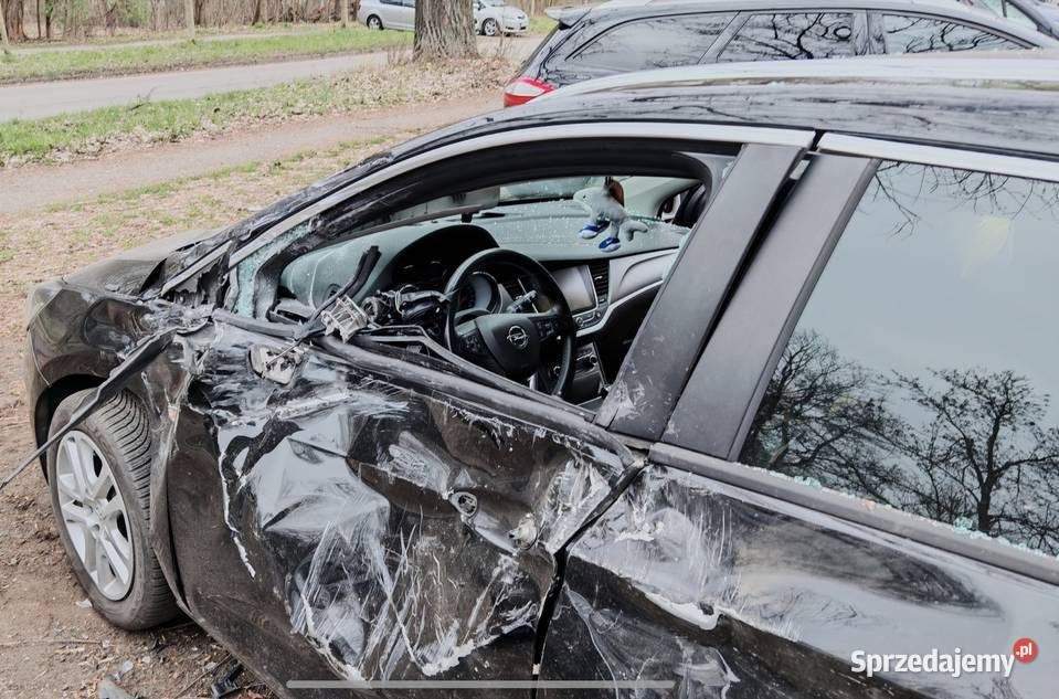 Opel Astra 2017 uszkodzony