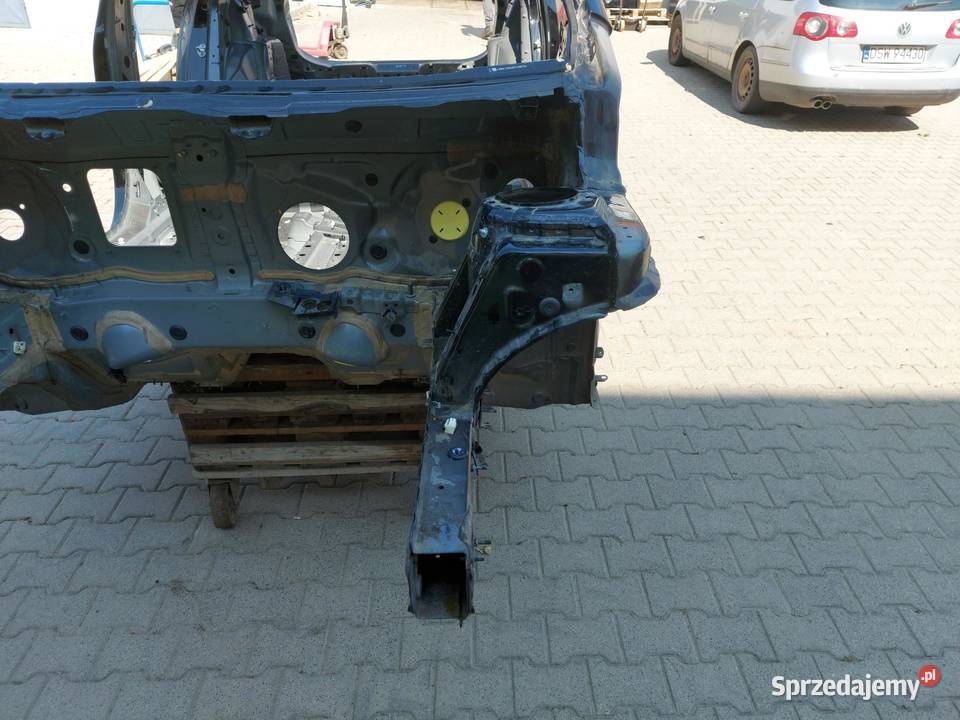 BMW U06 200i Ćwiartka podłużnica fartuch przód