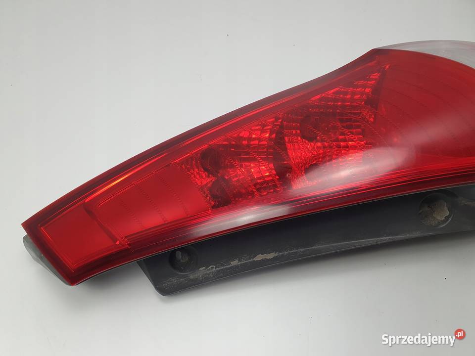 LAMPA PRAWA Hyundai i30 0712r Kombi TYLNA prawy Rudka