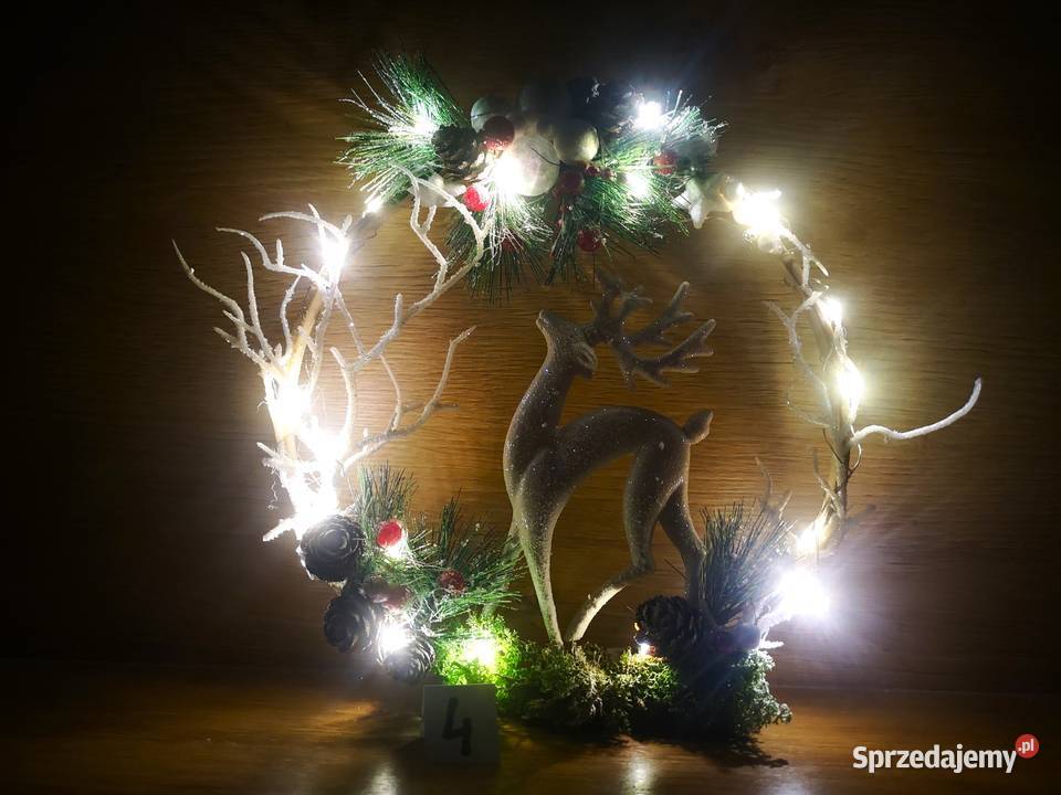 Stroik świąteczny na drewnianej obręczy LED Kielce