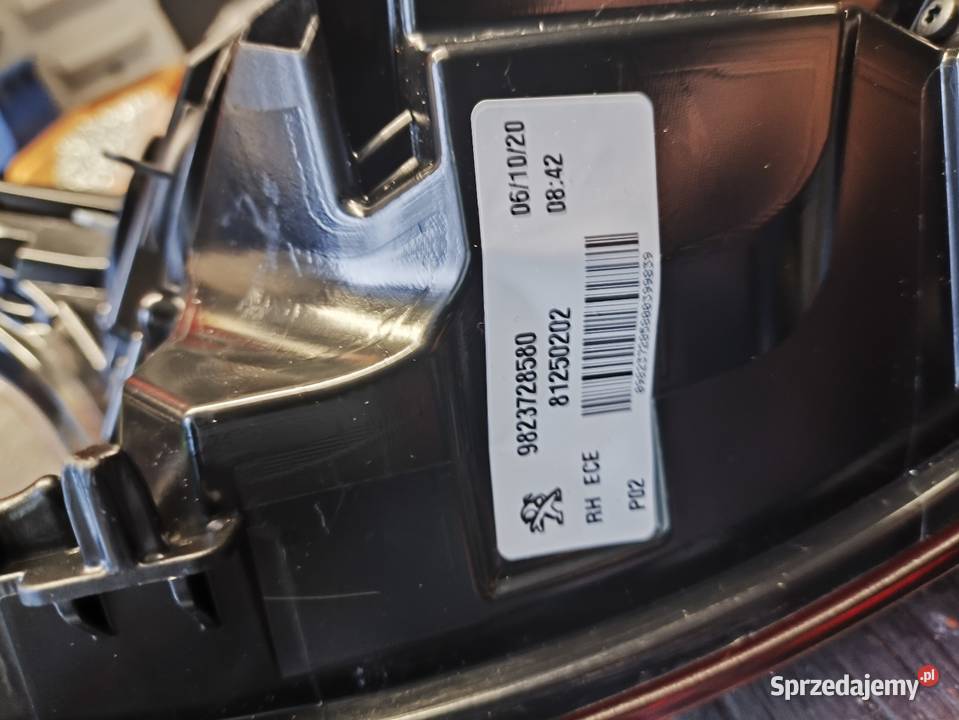 LAMPA PRAWY TYL PEUGEOT 308 II T9 9823728580 ORG prawe