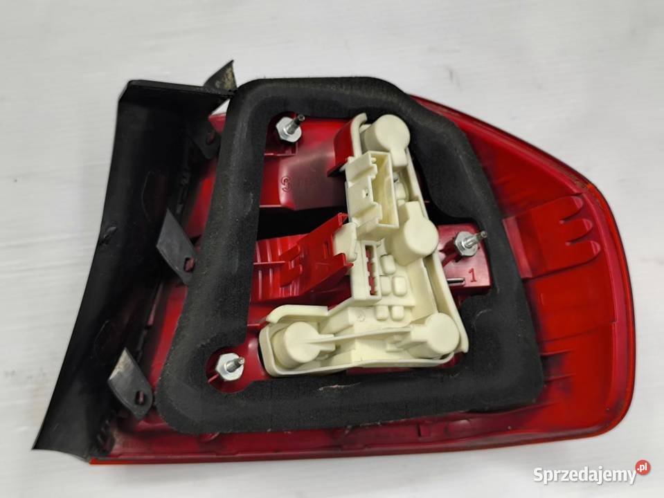 LAMPA PRAWY TYŁ BMW E90 20D 6937457