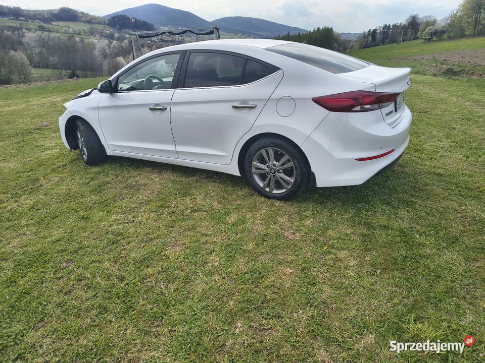 Hyundai Elantra VI 16 CRDI światła przeciwmgielne