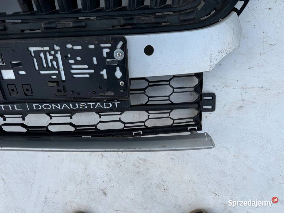 ATRAPA GRIL GRILL SKODA OCTAVIA 4 IV 5E3853653