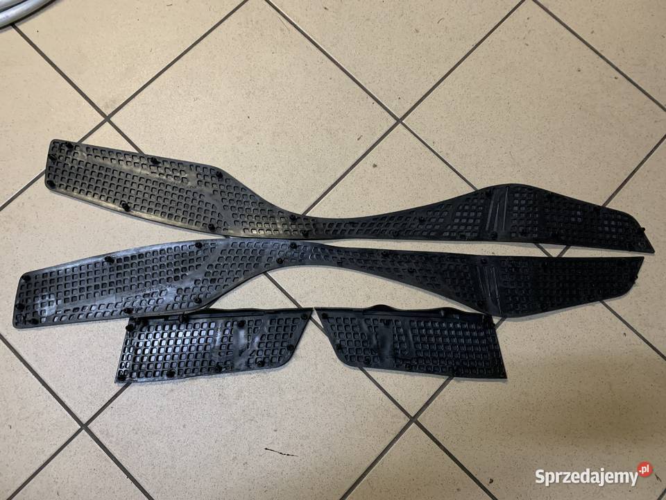 Gumy dywaniki prawy lewy Suzuki Burgman 400 K7 Brzeszcze