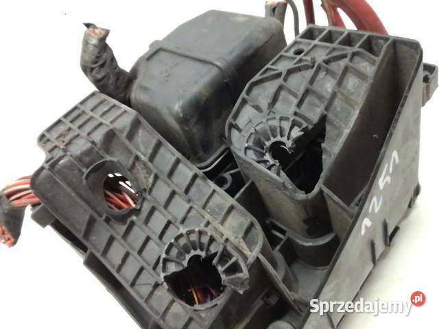 SKRZYNKA BEZPIECZNIKÓW VW Passat V IB6 20 D