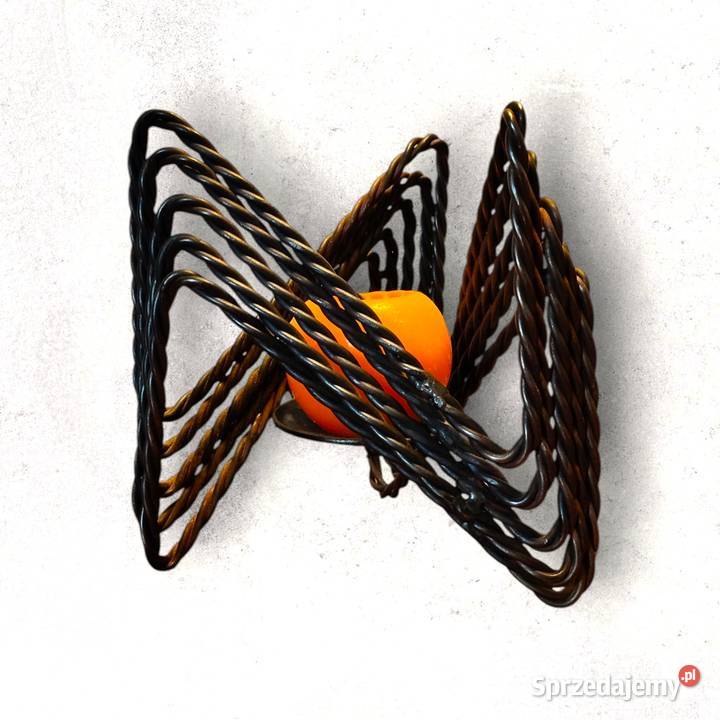 Świecznik brutalistyczny kuty z żelaza vintage Kalisz