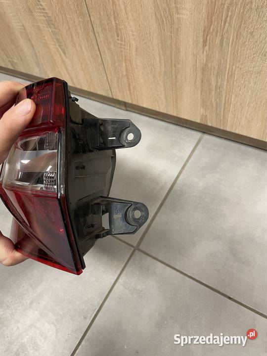 Skoda Superb III lampa tył lewa sedan osobowe Kozubszczyzna