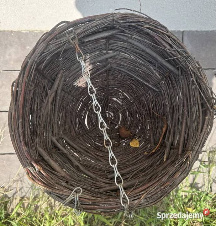 Kwietnik metalowy z osłonką wiklinową z lat PRLu Łódź