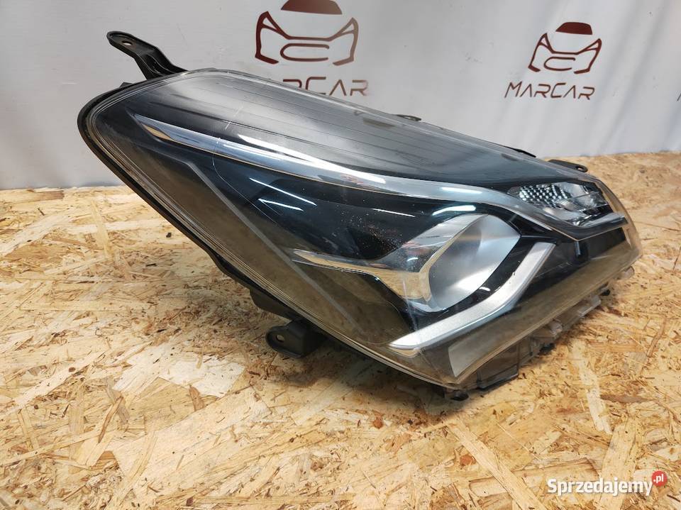 Lampa Prawy Przód Toyota Yaris III Lift