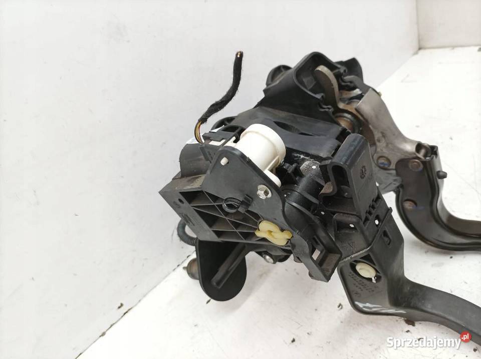 PEDAŁ HAMULCA SPRZĘGŁA PODSTAWA KOMPLET 1990239 Rok produkcji 2017 świętokrzyskie