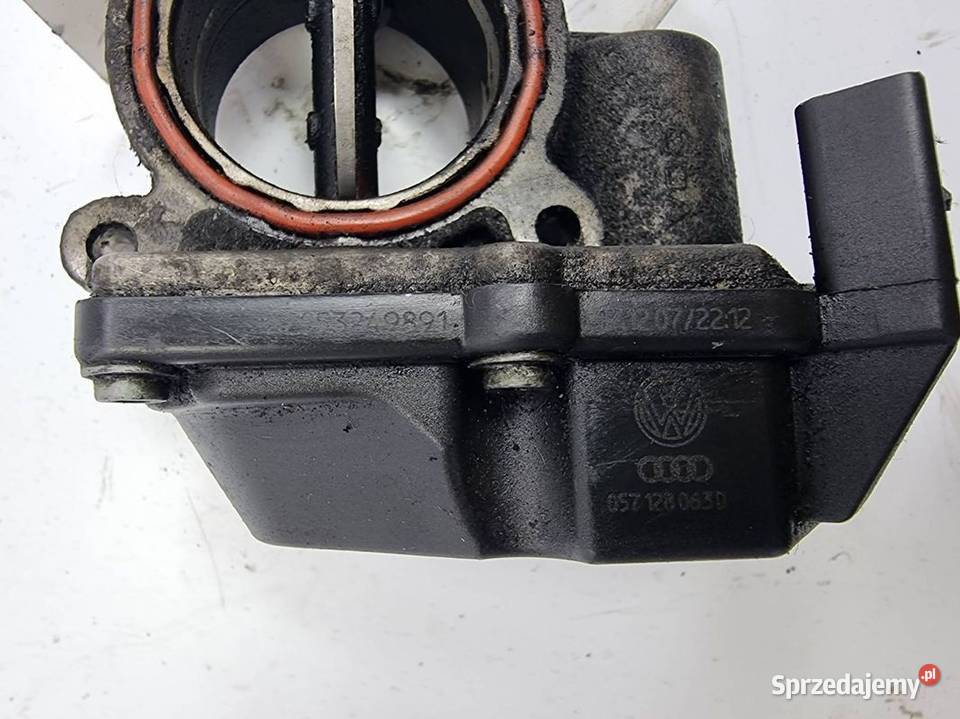 PRZEPUSTNICA AUDI A8 D3 II LIFT 057128063D Lipno