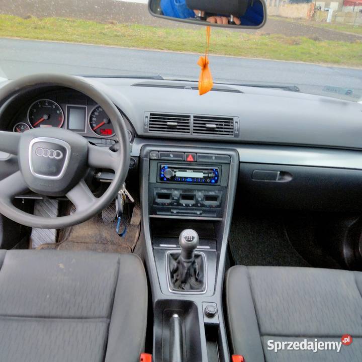 Audi A4 B7 16 MPI sedan srebrny A4