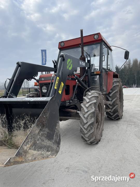 Ładowacz czołowy firmy Agrosped model V700 Stara Wieś