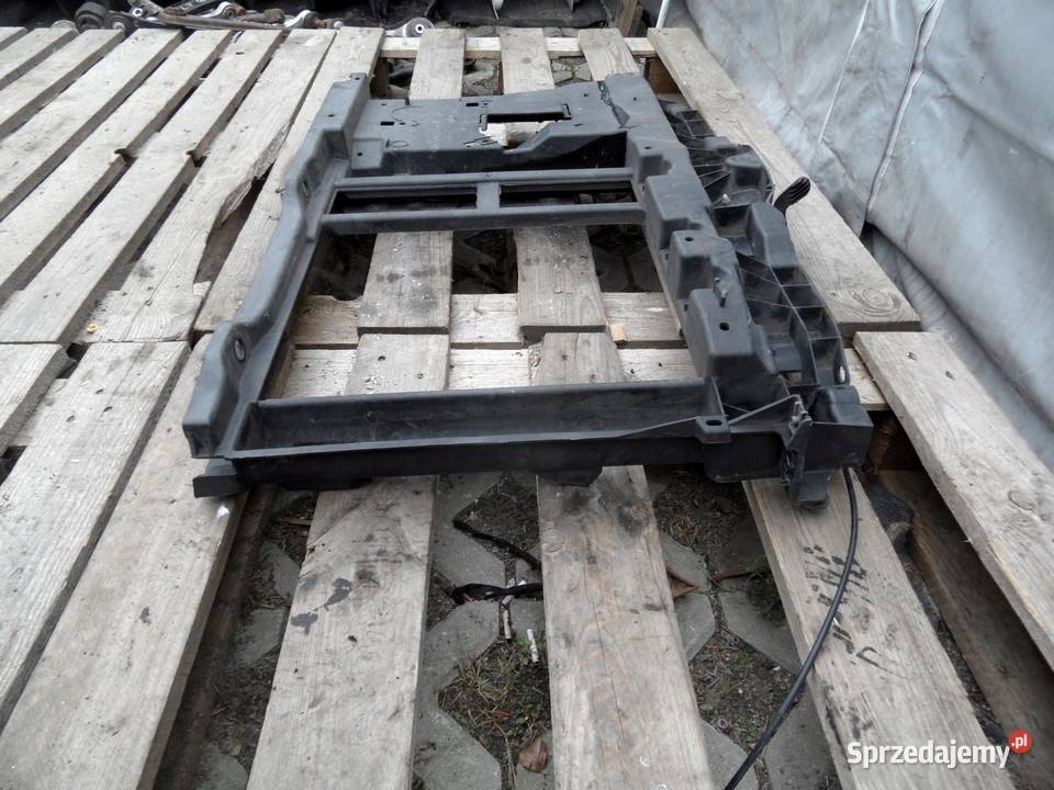 PEUGEOT 207 14 VTI 10r pas przedni wzmocnienie