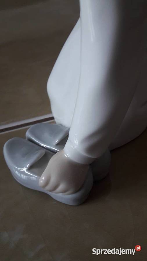 Figurka porcelanowa Lladro dziewczyna z bucikami Janów Lubelski